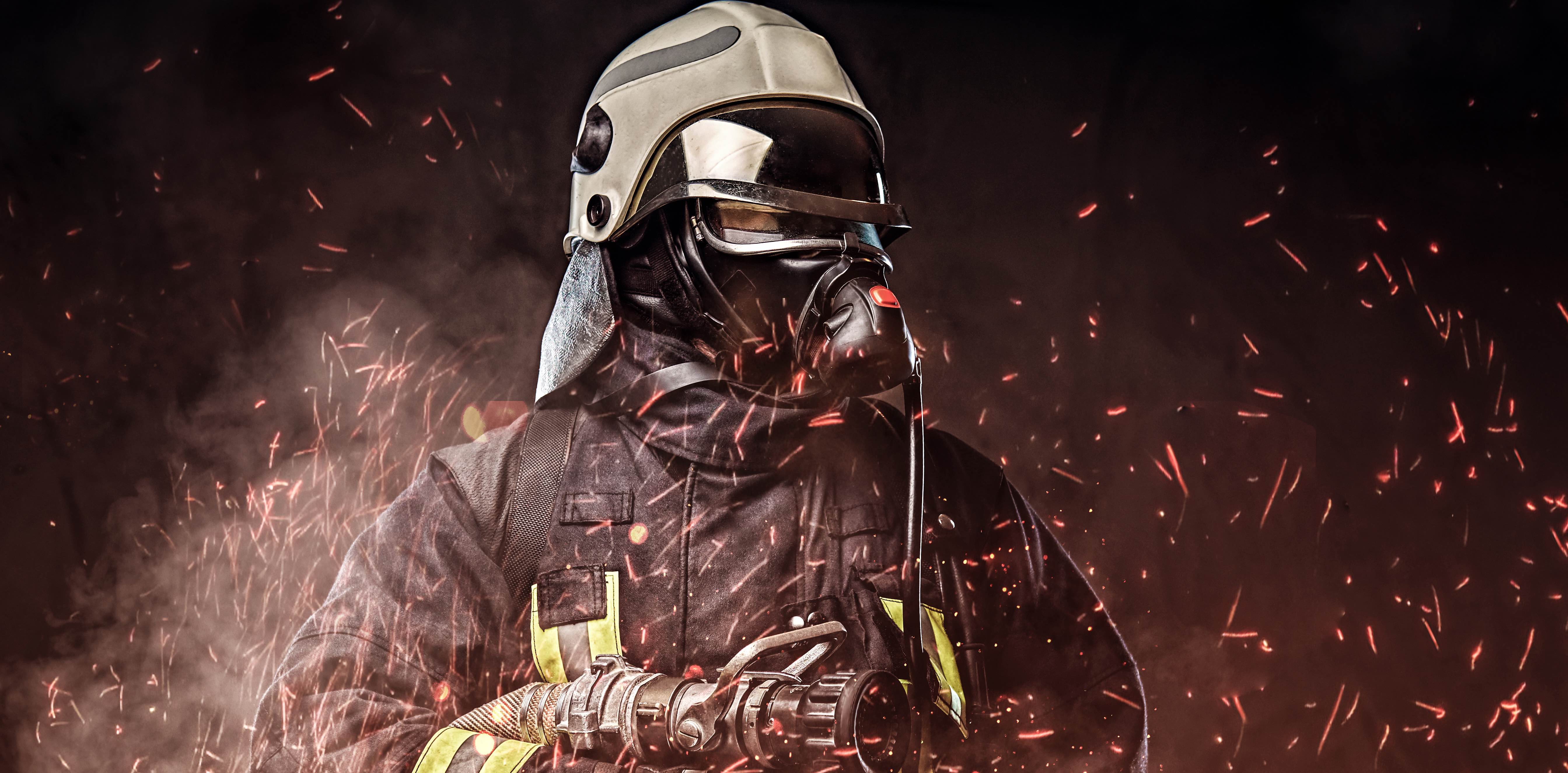 professional-firefighter-dressed-uniform-oxygen-mask-standing-fire-sparks-smoke-dark-background2